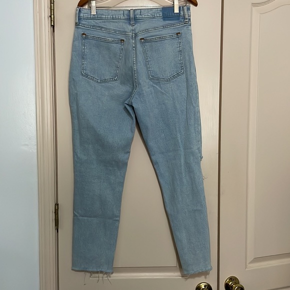 Abercrombie & Fitch High Rise Skinny Jean - Picture 2 of 6